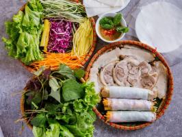 Quán bánh tráng cuốn thịt ngon nhất Hà Nội