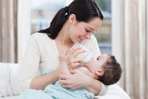 Sai lầm tai hại khi pha sữa cho trẻ
