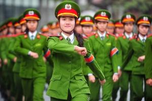 Lí do bạn nên lấy một người vợ trong ngành Công an nhân dân