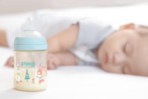 Điều mẹ cần lưu ý khi cho bé tập ti bình lần đầu