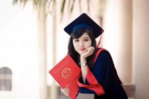 Lí do nên yêu một cô gái học Luật