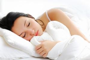 Mẹo nhỏ giúp bạn ngủ ngon trong ngày hè