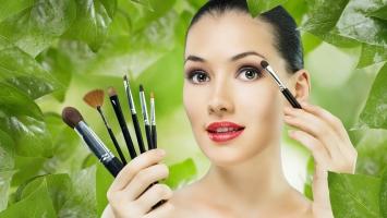Món đồ trang điểm cần có của một cô gái