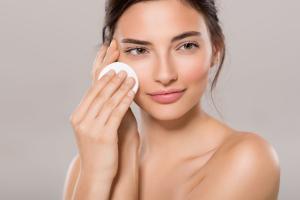 Nước tẩy trang cho da khô tốt nhất hiện nay