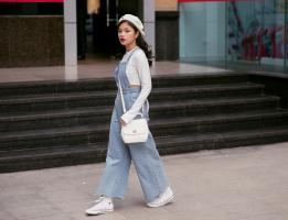 Cách phối quần yếm thời trang nhất cho các cô nàng