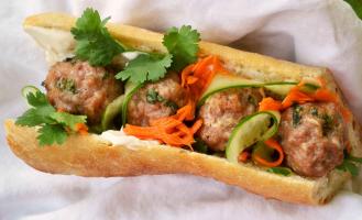 Quán bánh mì xíu mại 