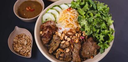Quán bún thịt nướng đông khách nhất TP. Hội An, Quảng Nam