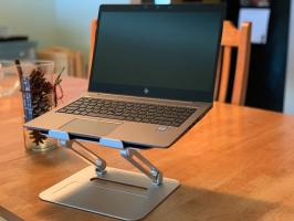 Lý do quan trọng nhất bạn nên sử dụng giá đỡ laptop