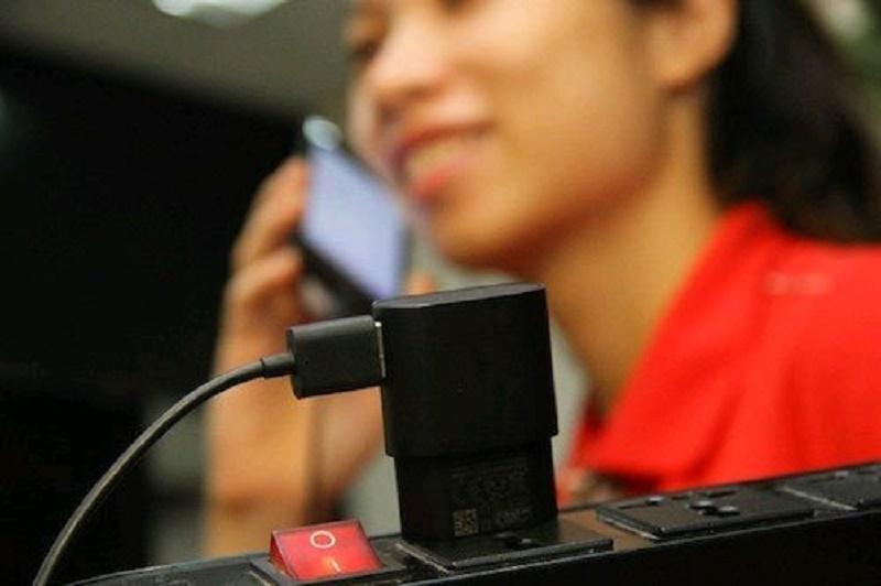 Tuyệt đối đừng dùng điện thoại khi đang sạc pin