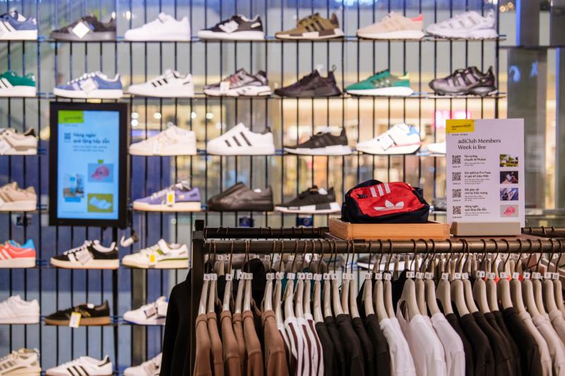 Cửa hàng Adidas