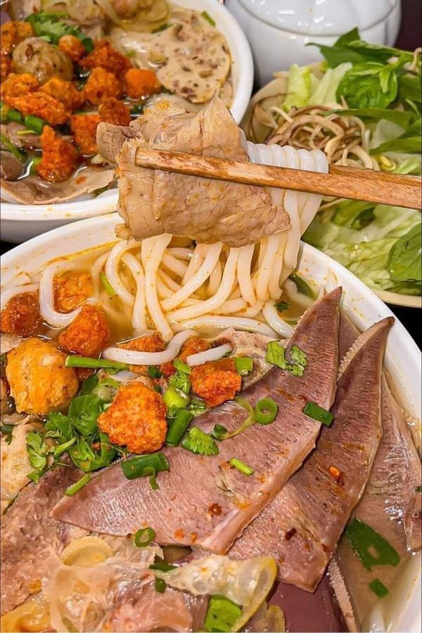 Bún Bò Hương Giang