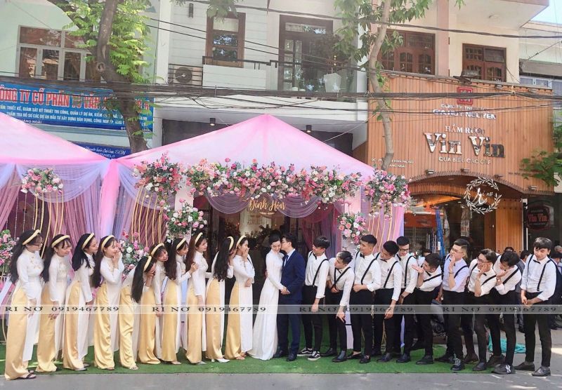 Áo Dài & Dịch Vụ Bưng Quả - Ri Nơ