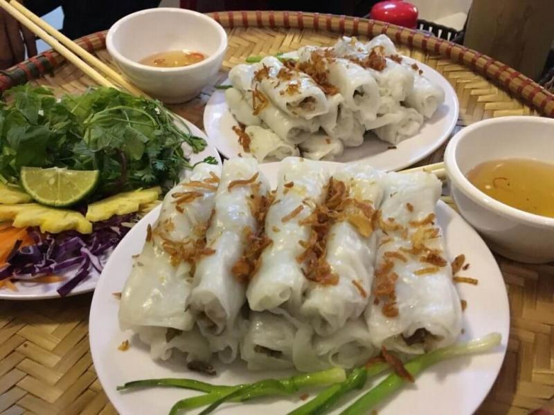 Bà Năm - Bánh Cuốn Nóng