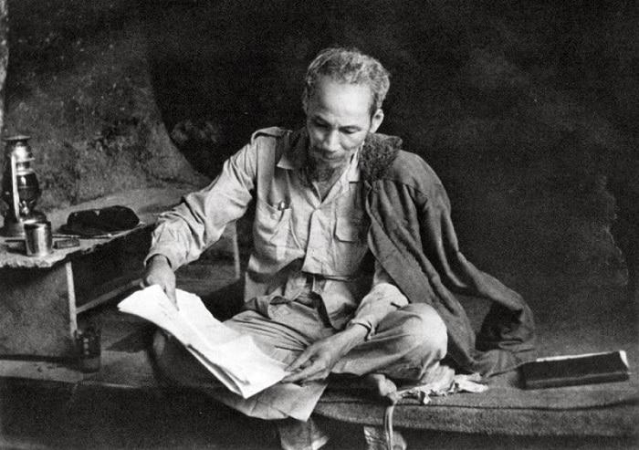 Bài thơ: Người đi tìm hình của nước