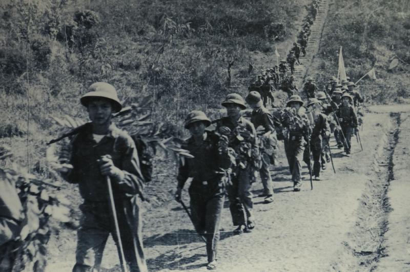 Bài văn so sánh đoàn quân trong 