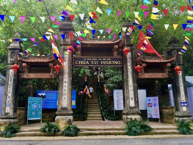 Bài văn thuyết minh về chùa Tây Phương hay nhất - Bài số 9