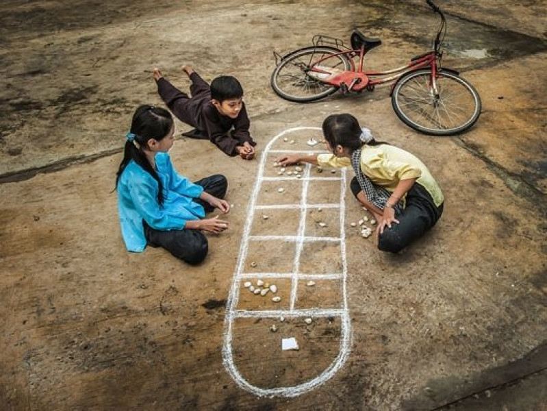 Bài văn thuyết minh về trò chơi tuổi thơ - Ô ăn quan