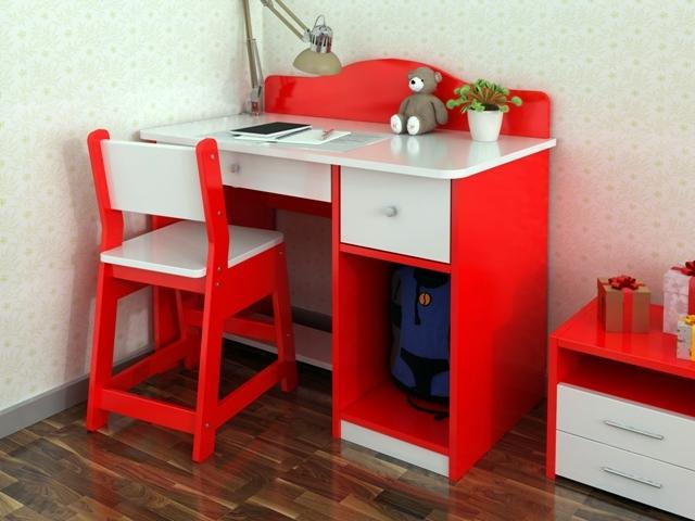 Vì tớ có rất nhiều sách vở nên bố mẹ tớ đã chọn mua cho tớ một chiếc bàn học thật to. Bàn ấy được kê thật ngay ngắn ở góc phòng học của tớ