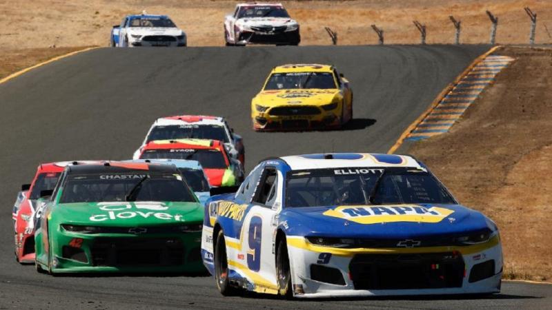 Bạn không cần bằng lái xe để đua trong NASCAR