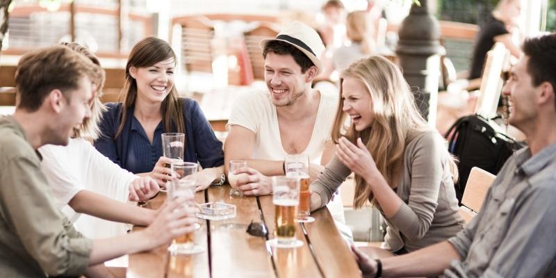 Bạn hãy cân bằng hôn nhân và các mối quan hệ trong xã hội