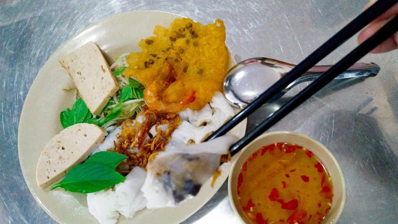 Bánh cuốn nóng 72