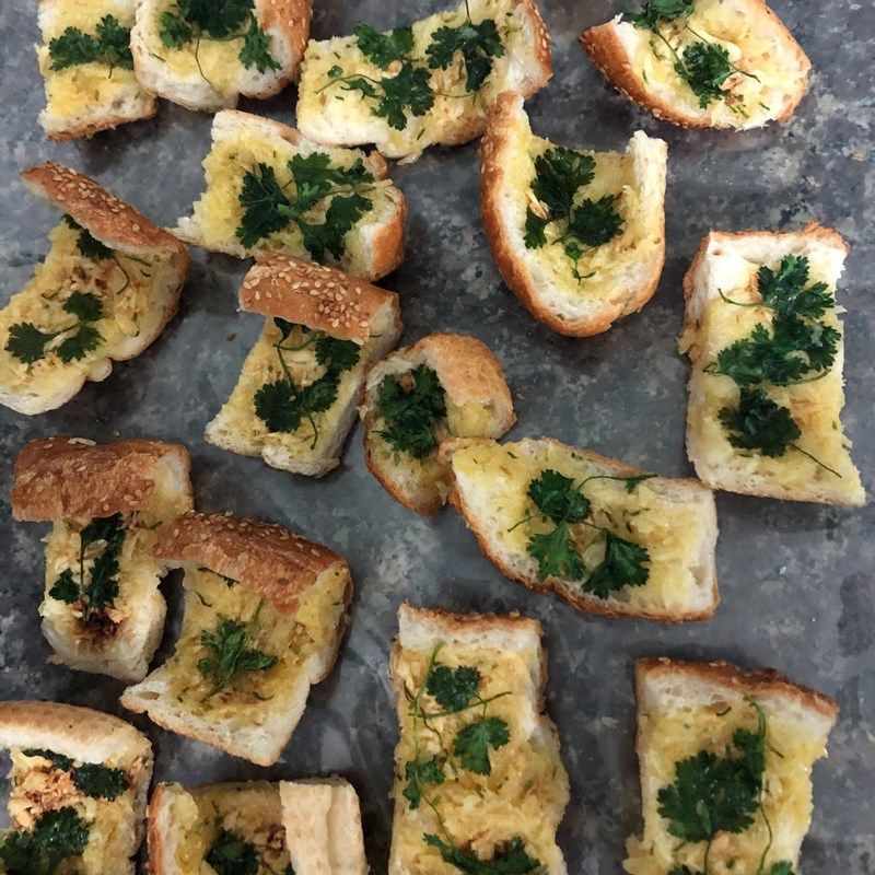 Bánh mì bơ tỏi