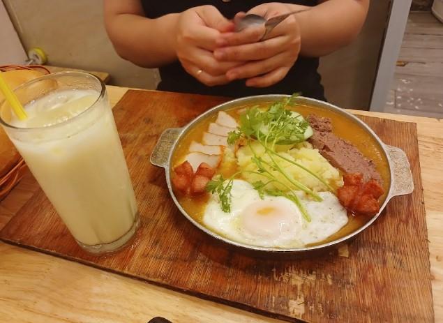 Bánh Mì Chảo Học Viện - Lê Văn Hiến