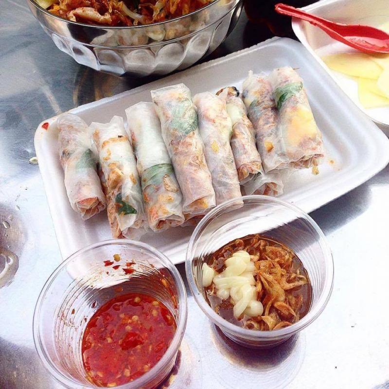 Bánh tráng cuốn chấm sốt me bơ