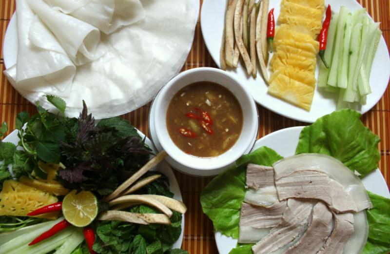 Bánh tráng cuốn thịt heo Quán Trần