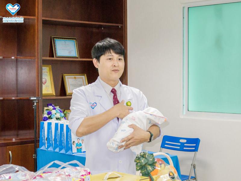 Bệnh Viện chụp ảnh lưu niệm cùng Đoàn chuyên gia