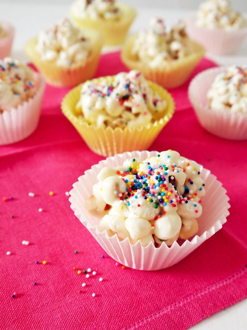 Bỏng ngô + cupcake