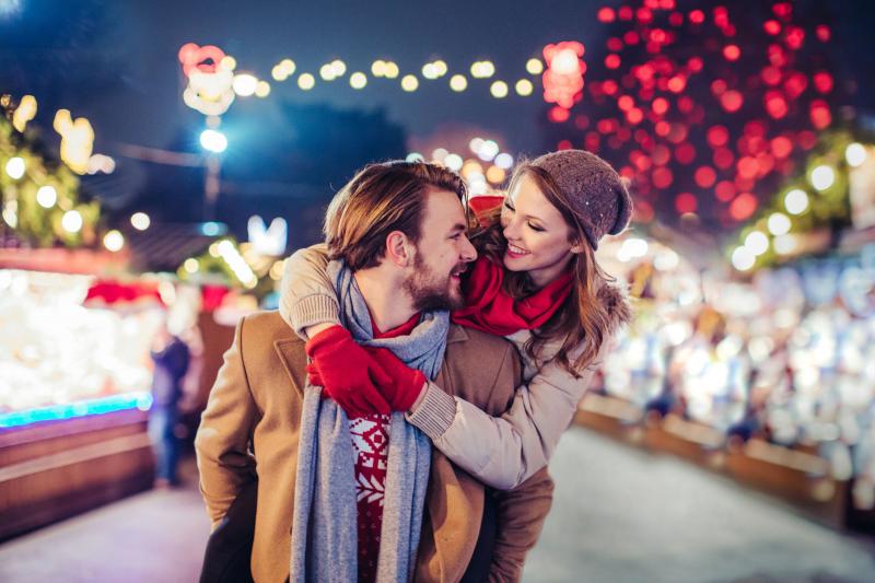 Người Brazil kỷ niệm ngày Valentine bằng những món quà và bữa tối bên bạn bè, người thân.