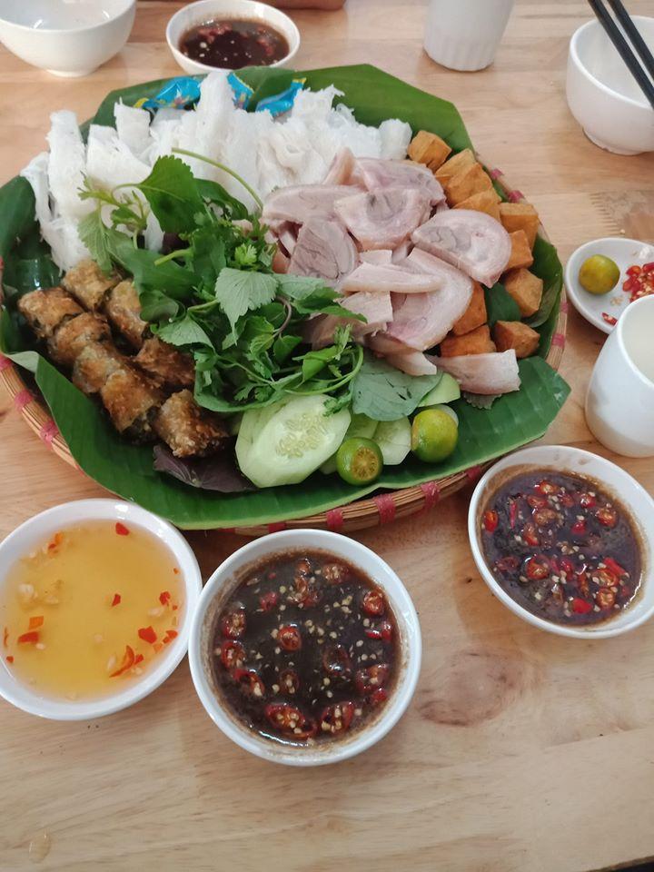 Mẹt bún hấp dẫn với đa dạng topping