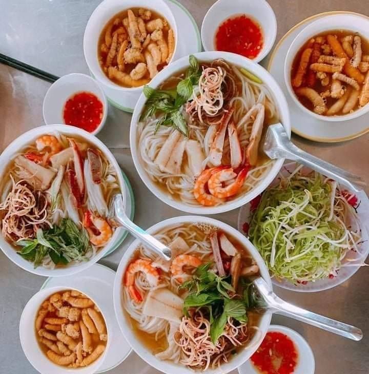 Quán bún nước lèo cá đồng