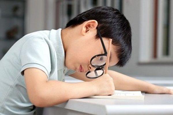 Trẻ bị cận thị