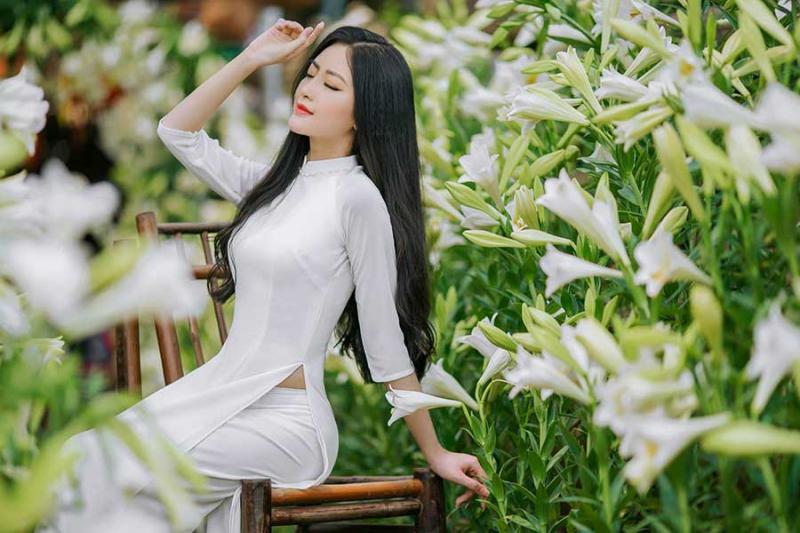 Chào tháng tư hoa loa kèn…
