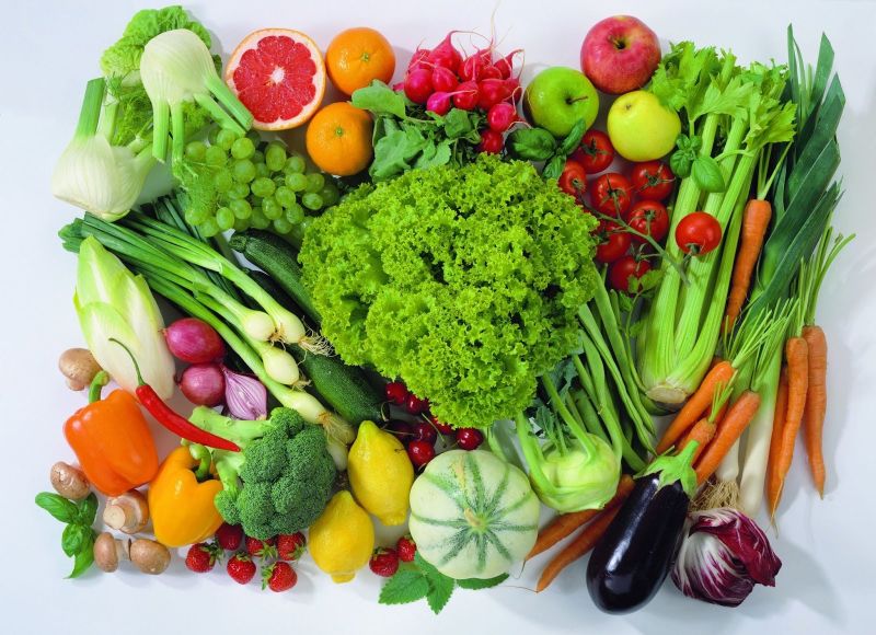 Ăn nhiều trái cây và rau xanh để cung cấp dưỡng chất cho cơ thể