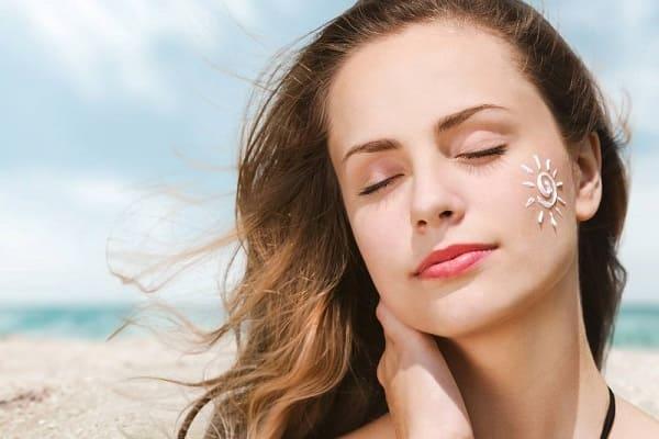 Chỉ bôi kem chống nắng 1 lần/ngày