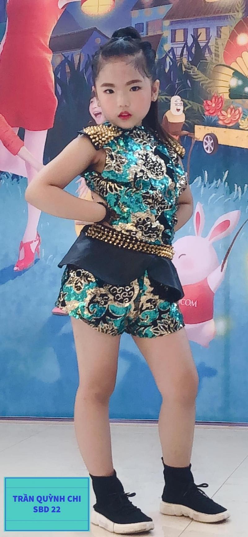 Cho thuê trang phục đạo cụ biểu diễn Vhunter