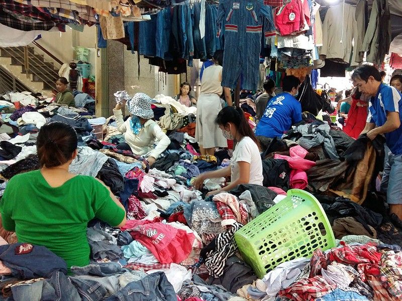 Đồ si ở Chợ Trần Hữu Trang có nguồn gốc từ khắp nơi trên thế giới