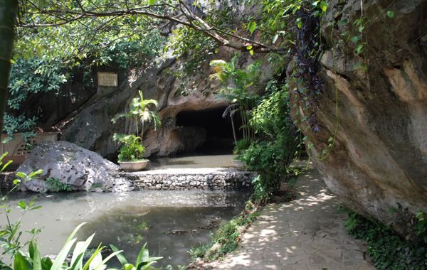 Động Nhị Thanh