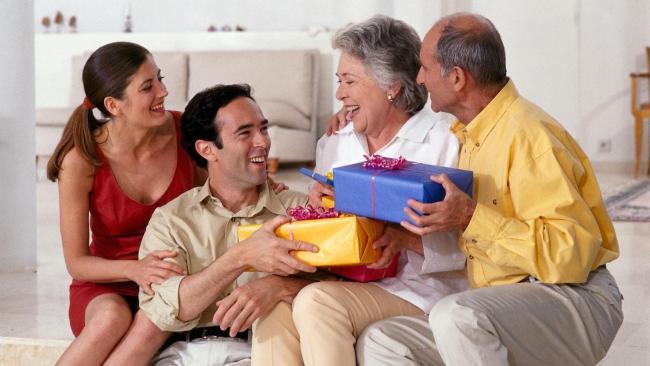 Chuẩn bị quà khi ra mắt