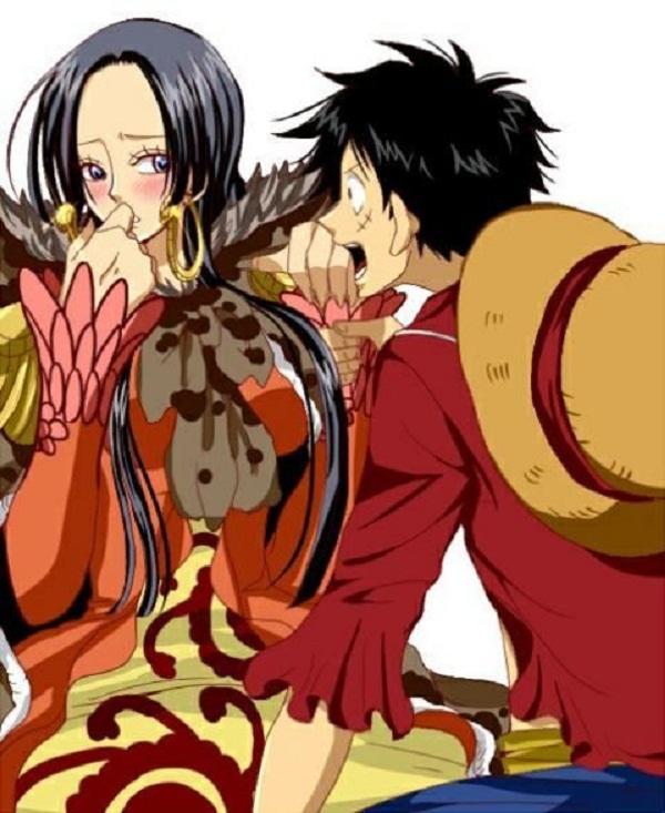 Luffy là người bảo vệ Boa Hancock trước Celestial Dragon