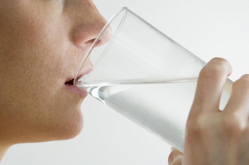 Súc miệng hàng ngày với nước chính là cách làm sạch khoang miệng