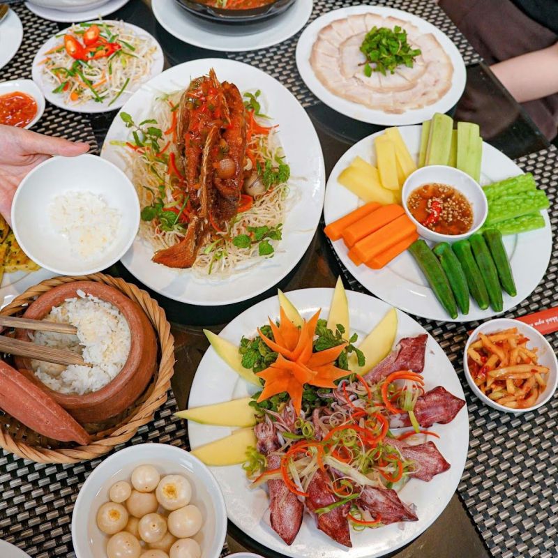 Cơm Niêu Ngói Đỏ
