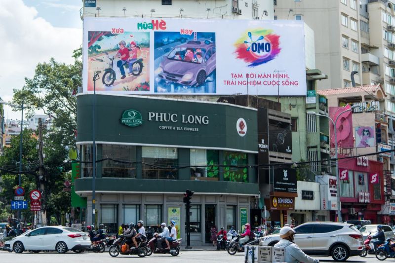 Rất nhiều thương hiệu trà sữa có mặt tại vòng xoay Ngã 6 Phù Đổng
