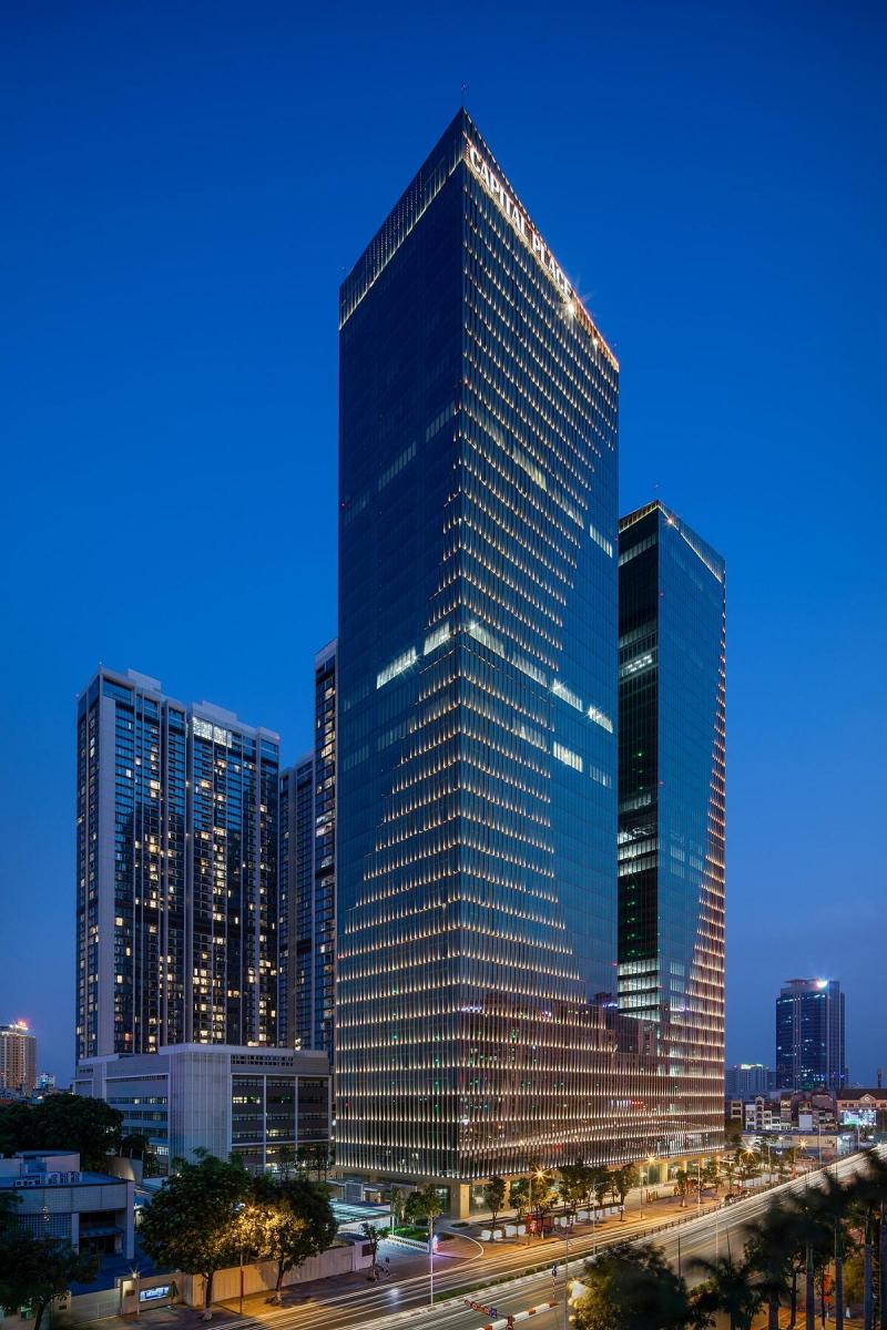 Tòa văn phòng cho thuê hạng A Capital Place tại Liễu Giai đang được vận hành bởi VISAHO
