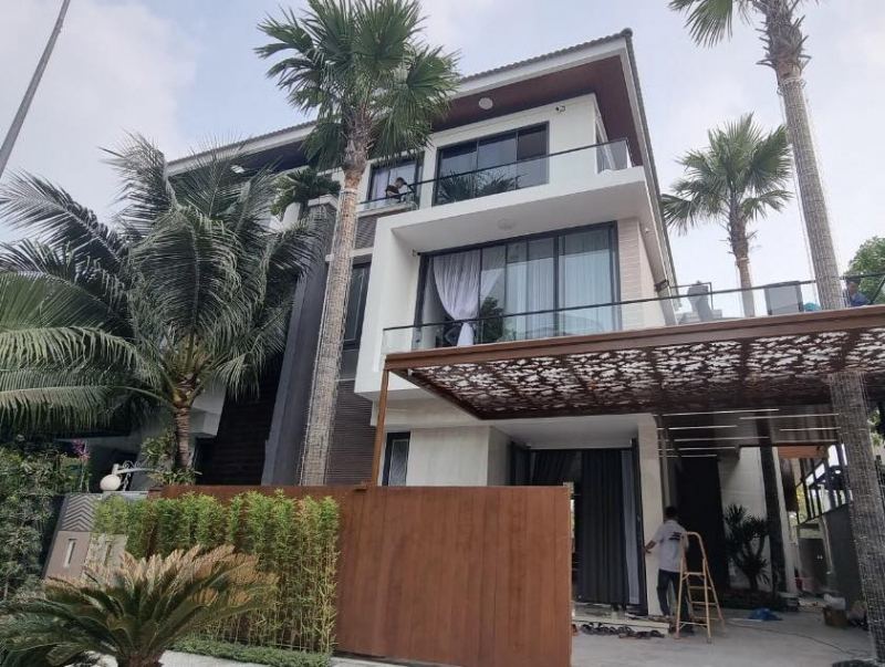 Công ty TNHH Nhôm Kính Đông Phương  tự tin rằng sẽ mang lại cho quý khách sự hài lòng, hiệu quả cho đầu tư và tính thẩm mỹ của công trình, dự án với hệ thống sản phẩm chất lượng tinh tế