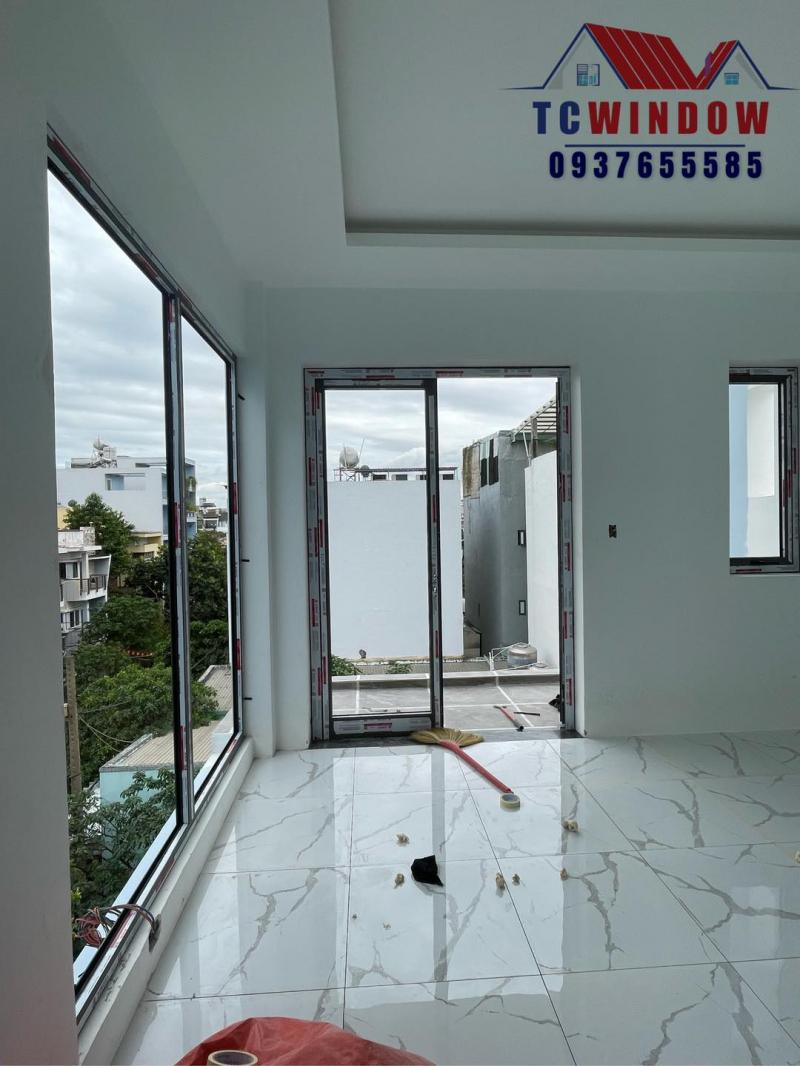 Công ty TNHH NHÔM KÍNH TCWINDOW  luôn đặt lợi ích của khách hàng lên hàng đầu, với mục tiêu mang lại giá trị gia tăng cho sản phẩm cửa nhôm kính và dịch vụ sửa chữa cửa nhôm kính của mình