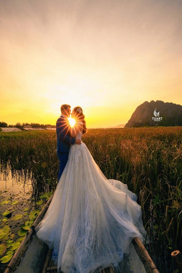 Cô dâu - chú rể thoải mái ghi lại những tấm ảnh đáng nhớ nhất